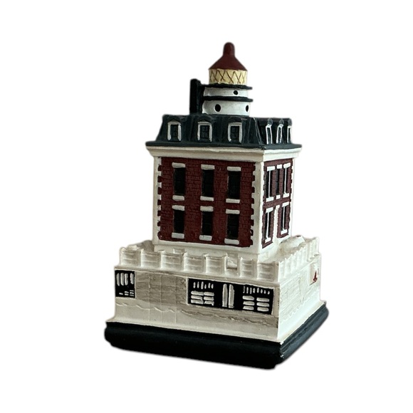 Spoontiques New London Ledge Light Lighthouse Figurine - Picture 3 of 10